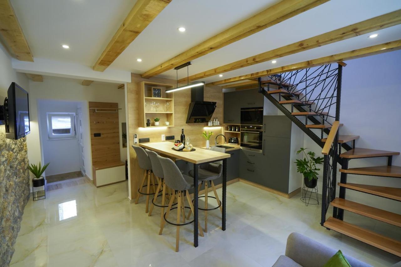 Apartment Ispod Ure Сини Екстериор снимка