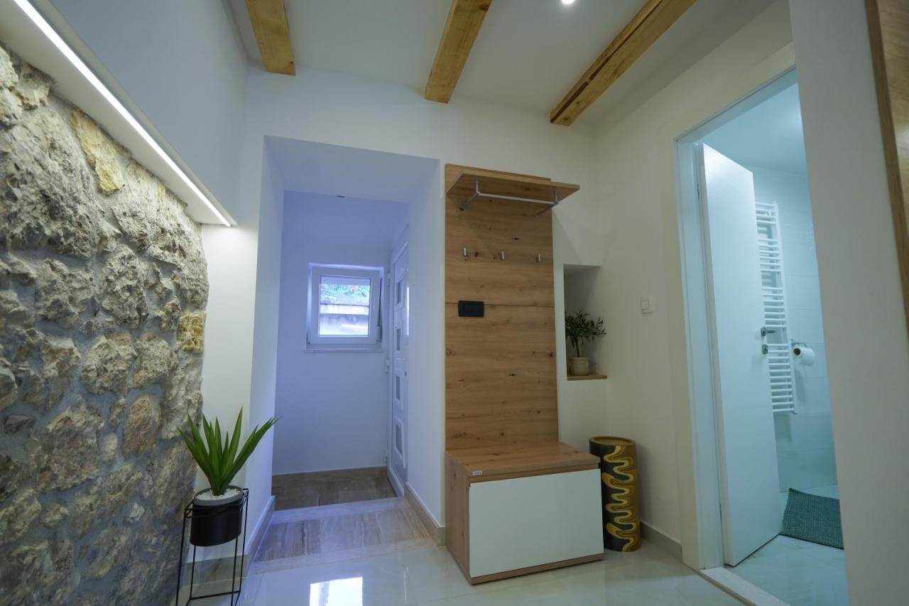 Apartment Ispod Ure Сини Екстериор снимка
