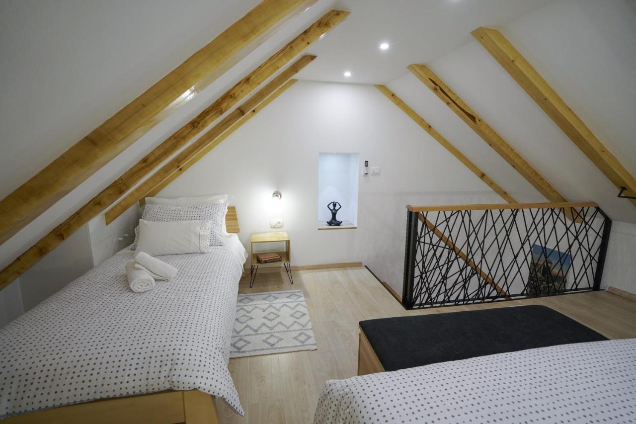 Apartment Ispod Ure Сини Екстериор снимка