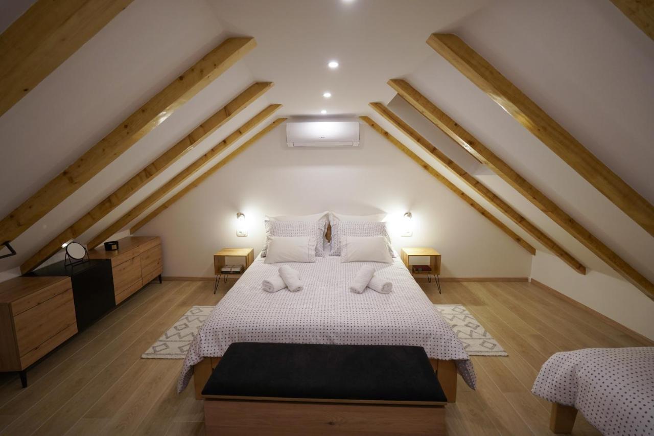 Apartment Ispod Ure Сини Екстериор снимка