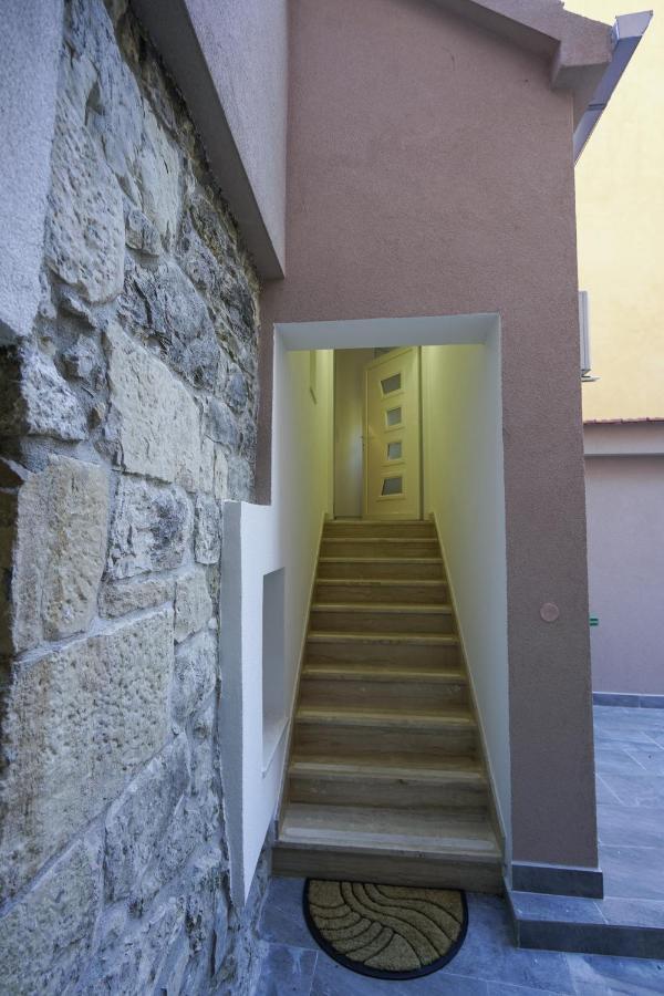 Apartment Ispod Ure Сини Екстериор снимка