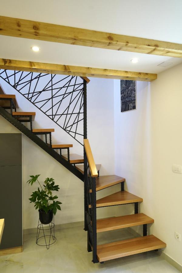 Apartment Ispod Ure Сини Екстериор снимка