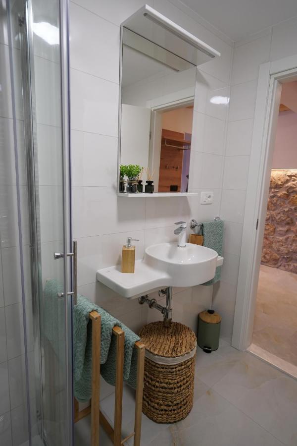 Apartment Ispod Ure Сини Екстериор снимка